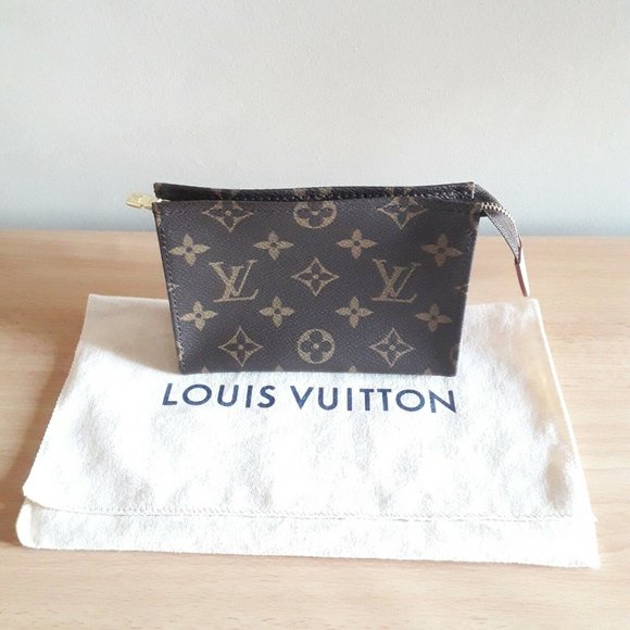 Louis Vuitton Toiletry Pouch 15 - Picture 3 of 8